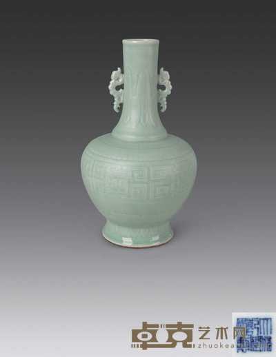 清乾隆 豆青釉暗花双耳瓶 高36.5cm